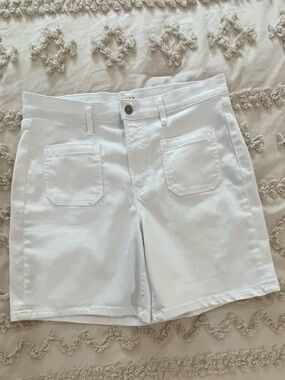 Nicole Miller White Bermuda Shorts with Front Patch Pockets